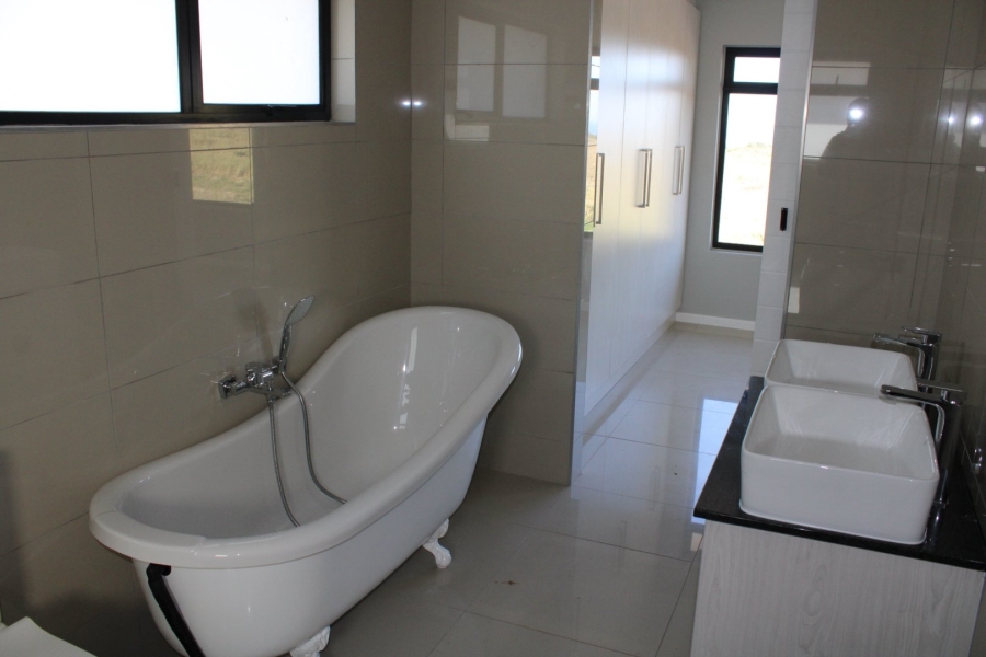 4 Bedroom Property for Sale in Kidds Beach Eastern Cape